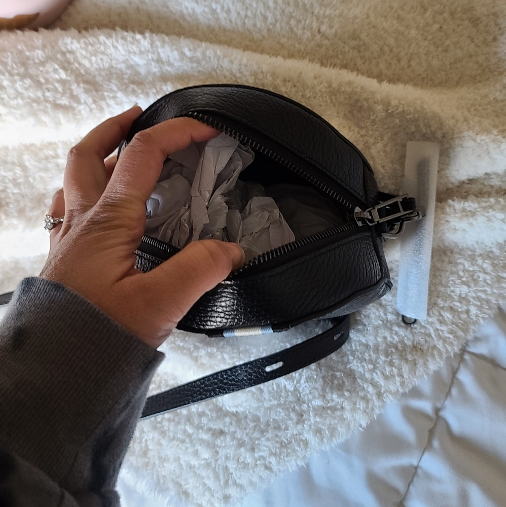 🖤 BOTKIER TRINITY ROUND CROSSBODY 🖤 - Picture 4 of 11